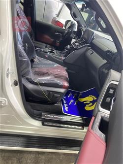 تۆیۆتا لاند کروزەر